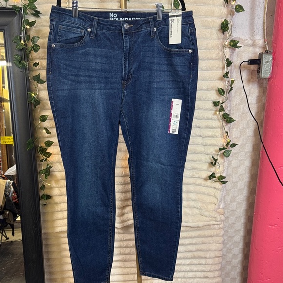 No Boundaries Dark Blue Denim Jeans - Picture 6 of 6